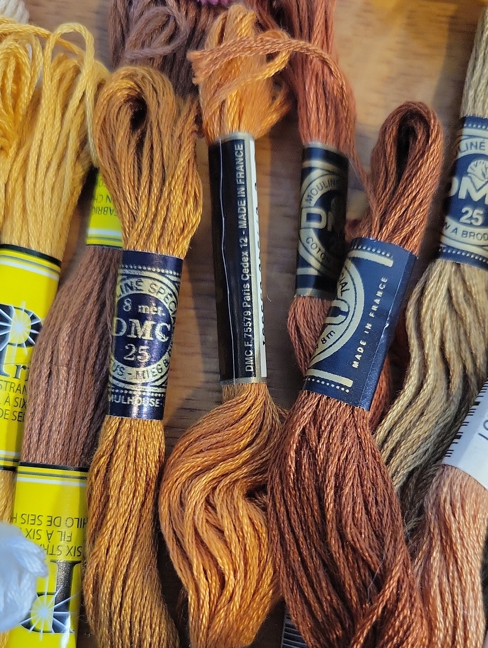 Lot 200 Skeins DMC, Prism, J&P Coats Embroidery Floss Assorted Colors Cotton - Picture 4 of 10